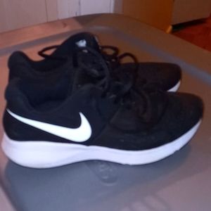 Girls Nike star runners 4Y